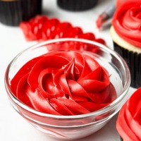 2kg Red Buttercream Menina